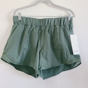 NWT Lululemon Green Hotty Shorts 4"